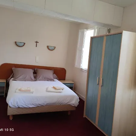 Du Rocher Отель Лурд